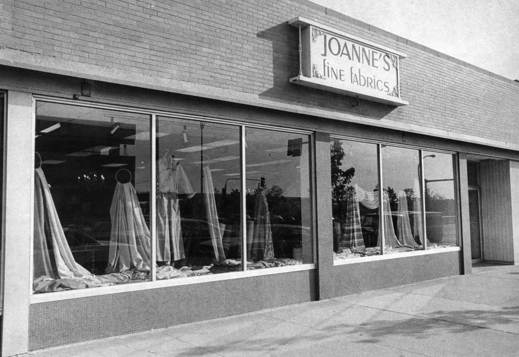fabric store, storefront, Karns, Mike, Iowa History, joanne's, Cities and Towns, Iowa, Businesses and Factories, fashion, Cedar Rapids, IA, history of Iowa