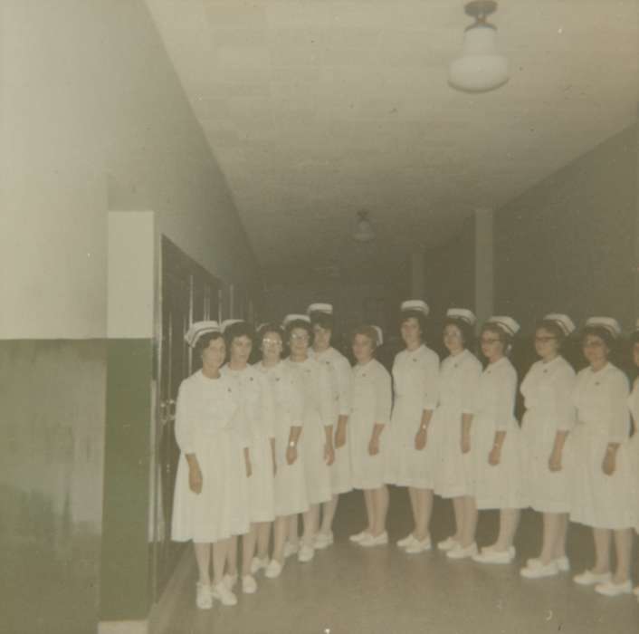 nurses, Iowa History, nurse, Hospitals, history of Iowa, Portraits - Group, Spilman, Jessie Cudworth, hallway, Labor and Occupations, USA, Iowa