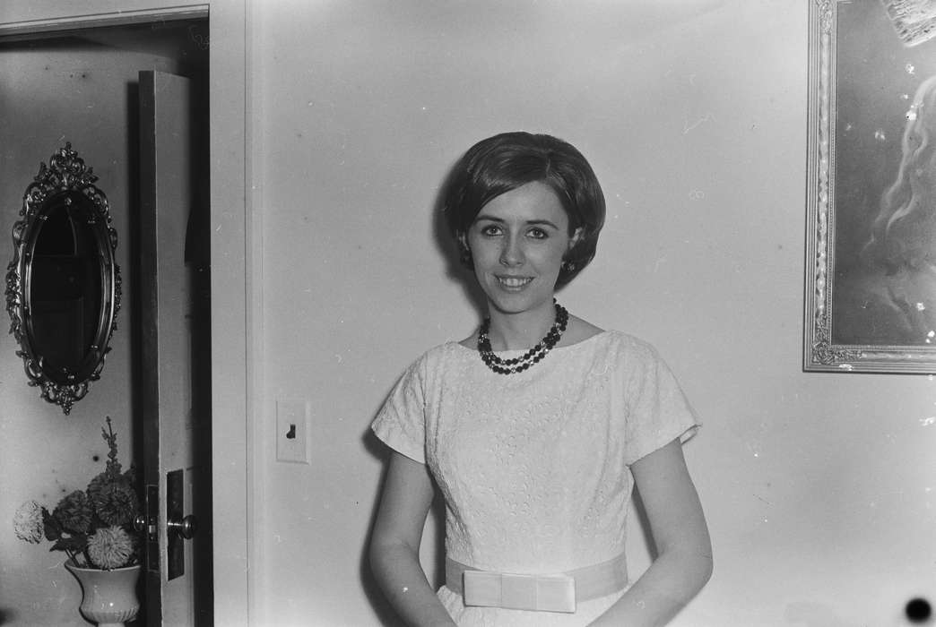 Coon Rapids, Photos, Coon Rapids Enterprise, history, hairstyle, IA, ia, Portraits - Individual, smile, Iowa, mirror, Homes, historic, United States, short hairstyle