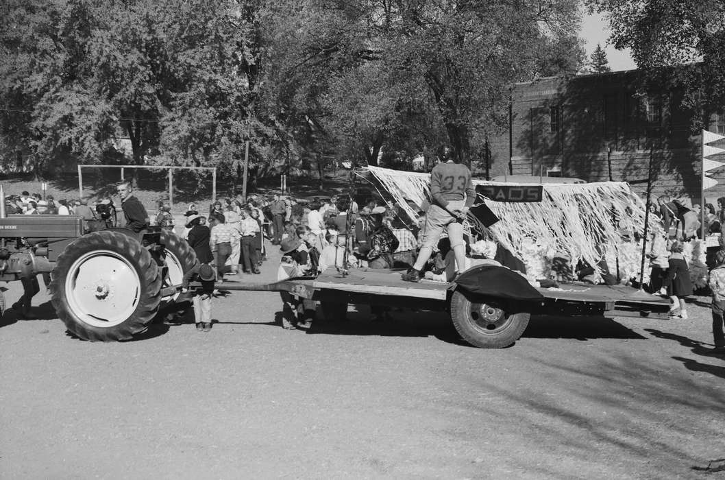 football player, Iowa, IA, parade, United States, Photos, historic, Coon Rapids, history, homecoming, Entertainment, parade float, ia, Coon Rapids Enterprise, Children