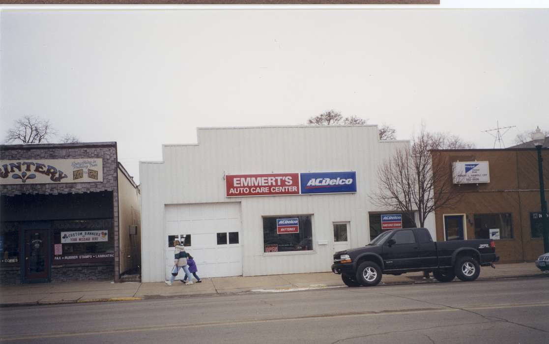 auto shop, correct date needed, Iowa History, history of Iowa, Iowa, Waverly Public Library, Businesses and Factories