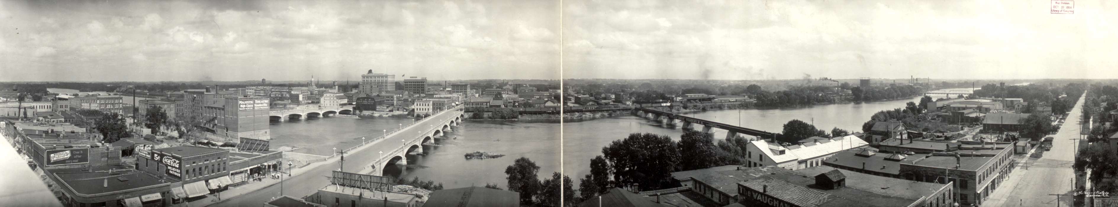 Aerial Shots, cedar river, Lakes, Rivers, and Streams, Businesses and Factories, buildings, bridge, mainstreet, history of Iowa, Main Streets & Town Squares, Library of Congress, Iowa History, railroad bridge, Iowa, storefront, horizon, panorama, Cities and Towns