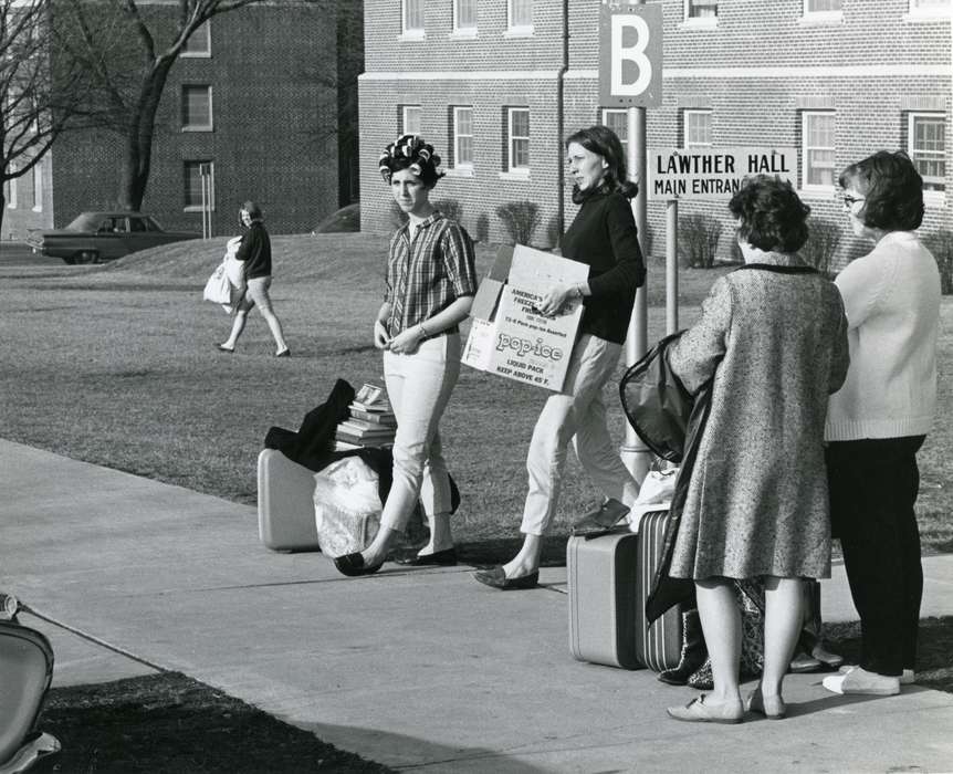 lawther, state college of iowa, campus, curlers, uni, Schools and Education, Iowa, students, Cedar Falls, IA, university of northern iowa, Iowa History, UNI Special Collections & University Archives, college, moving, suitcase, history of Iowa