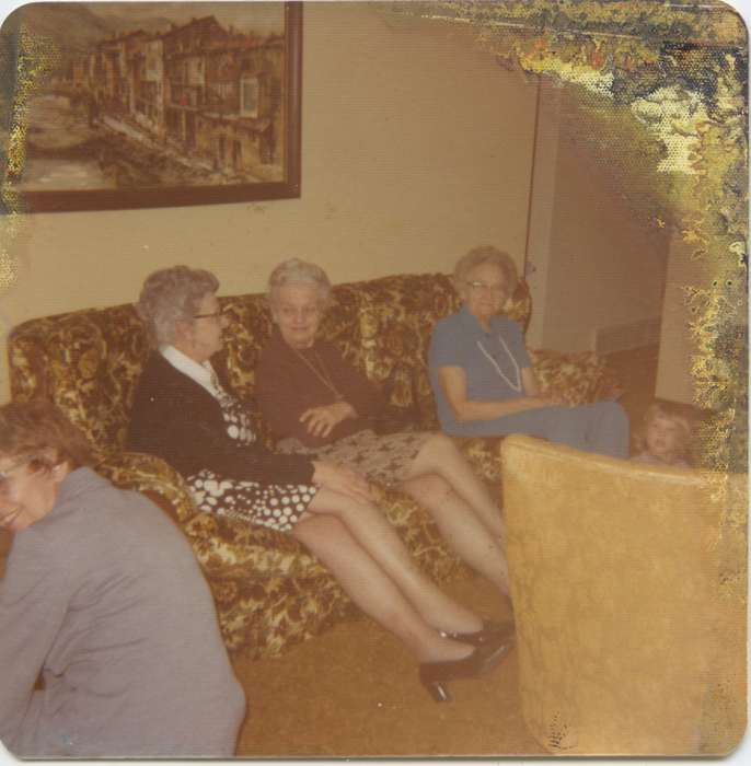 couch, living room, Iowa History, Iowa, history of Iowa, Homes, Waytenick, Dave and Karen, IA