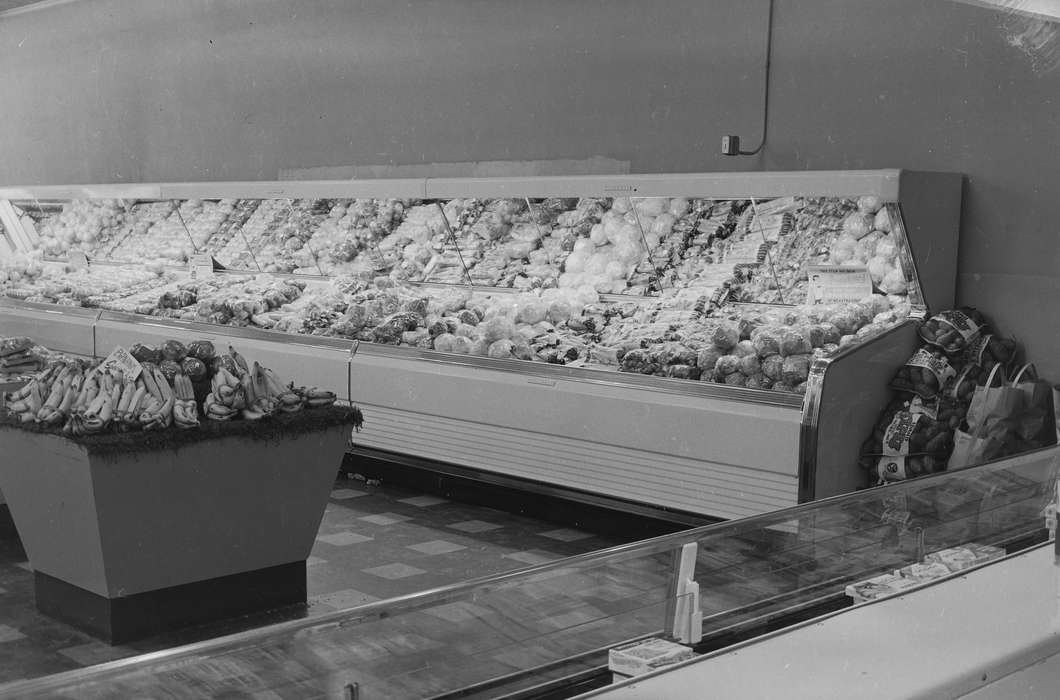 Businesses and Factories, Food and Meals, United States, history, potatoes, ia, grocery store, Photos, Coon Rapids Enterprise, supermarket, historic, fruit, Iowa, IA, Coon Rapids, vegetables