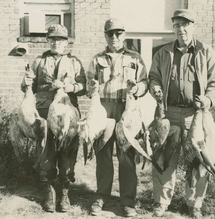 Animals, Nixon, Charles, Iowa History, history of Iowa, hunting, Portraits - Group, Iowa, Outdoor Recreation, geese, Coon Rapids, IA