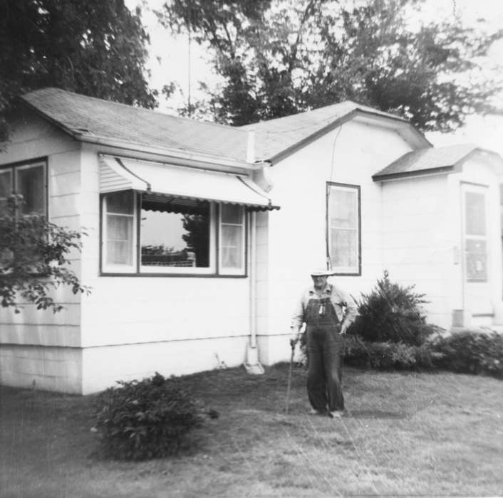 Sprau, Leanne, window, Homes, Iowa Falls, IA, Iowa, Iowa History, Portraits - Individual, history of Iowa, house