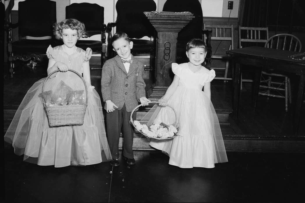 flowers, Portraits - Group, Iowa, IA, United States, Photos, historic, Coon Rapids, history, baskets, ia, Coon Rapids Enterprise, Children