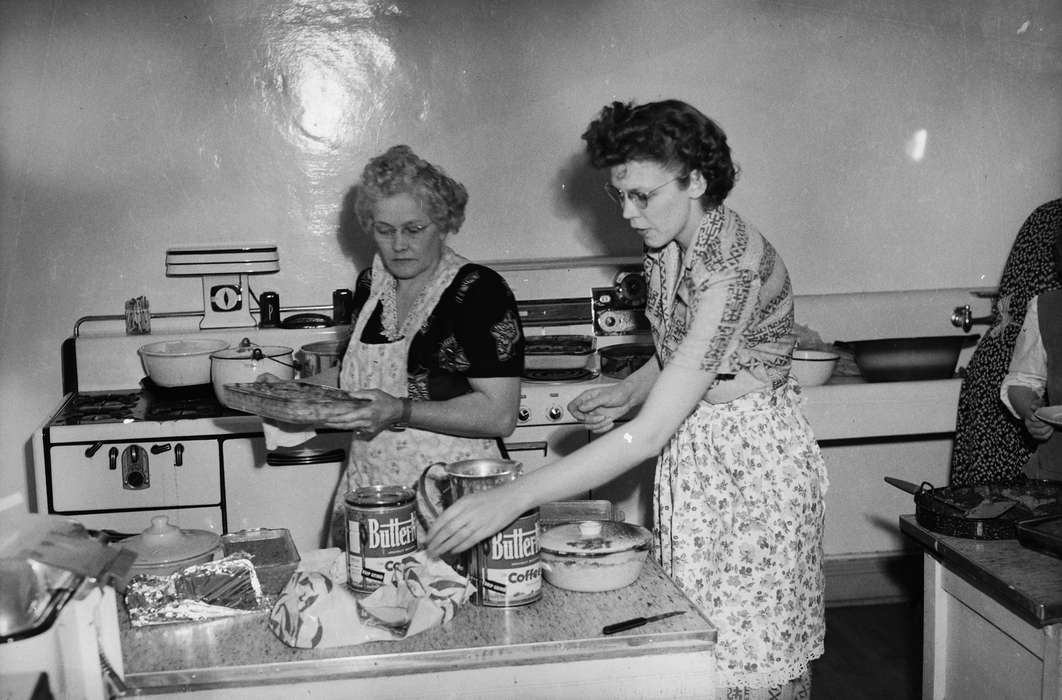 Schools and Education, Food and Meals, cooking, United States, history, ia, Photos, glassware, kitchen, Coon Rapids Enterprise, historic, apron, women at work, IA, Iowa, Coon Rapids, coffee