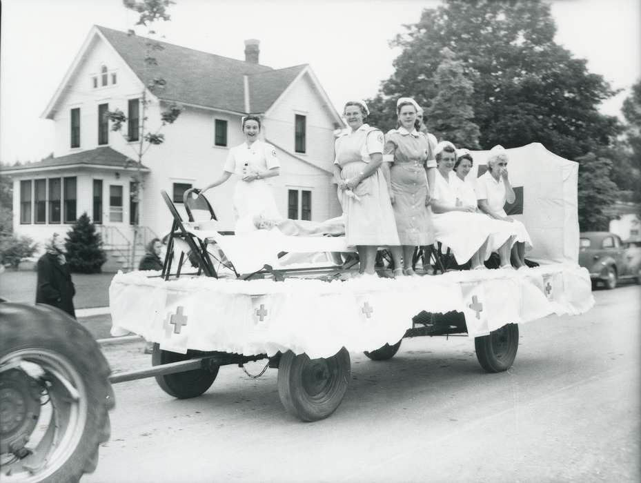 parade float, Waverly Public Library, uniform, nurse, nurse cap, house, Homes, Iowa, Iowa History, Entertainment, Portraits - Group, history of Iowa, woman, red cross