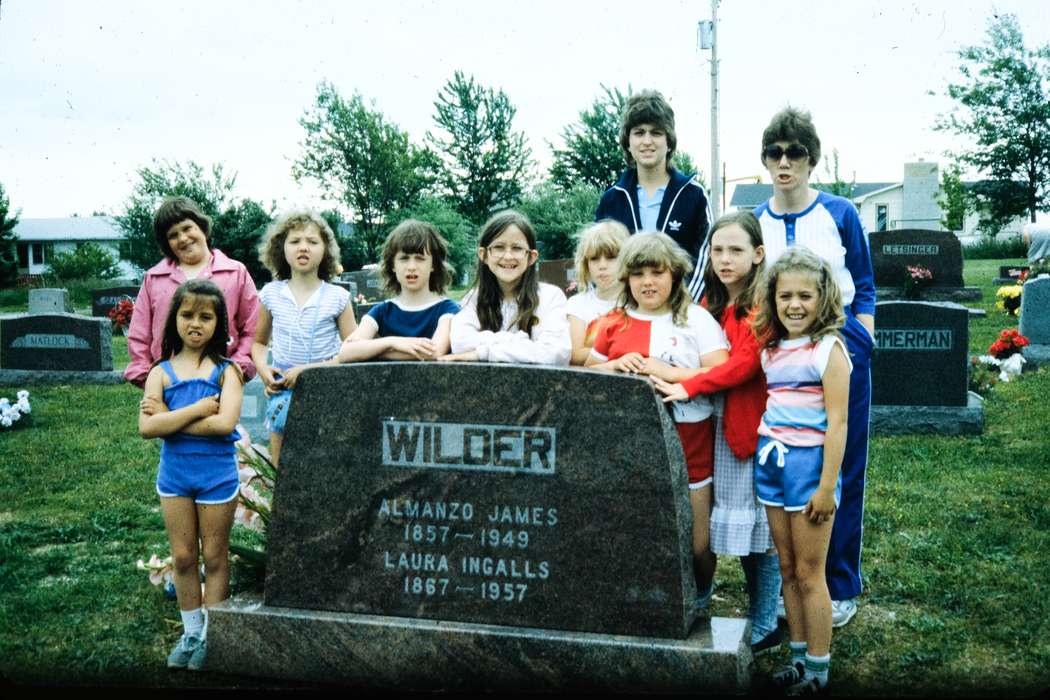school trip, Children, tombstone, history, Iowa, Coon Rapids Enterprise, second grade missouri trip, Portraits - Group, Schools and Education, cemetery, Photos, Wright, ia, United States, missouri trip, Mansfield, MO, historic, Cemeteries and Funerals