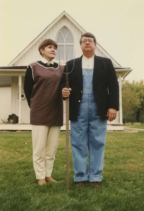 silly, american gothic, overalls, pitchfork, Eldon, IA, Stater, Connie, Iowa History, Travel, Portraits - Group, Iowa, Leisure, history of Iowa