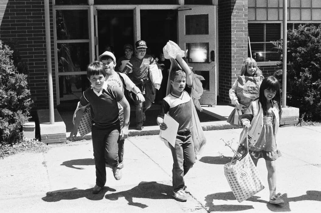 Cities and Towns, Coon Rapids Enterprise, Coon Rapids, bag, paper bag, student, Iowa, historic, Schools and Education, elementary school, United States, Children, IA, ia, history, Photos, elementary