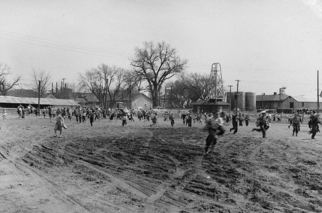 easter, easter basket, Holidays, egg hunt, United States, easter eggs, ia, Photos, Children, history, Coon Rapids Enterprise, historic, Iowa, IA, Coon Rapids