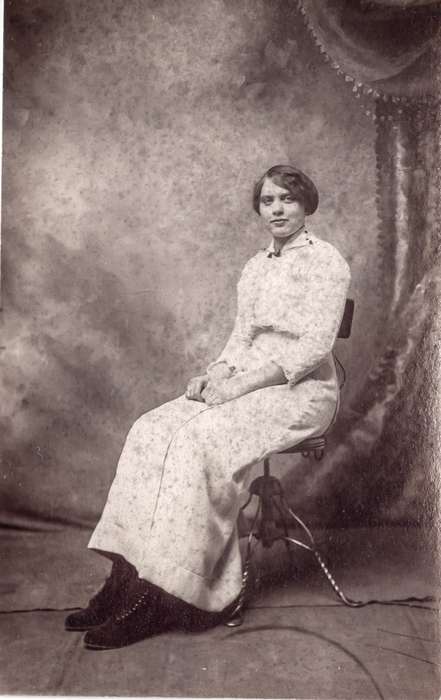woman, Anamosa Library & Learning Center, Iowa History, history of Iowa, Portraits - Individual, Anamosa, IA, Iowa