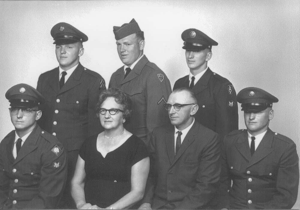 Ollendieck, Dalene, Iowa, Cresco, IA, Portraits - Group, Military and Veterans, Families, history of Iowa, Iowa History, uniform, brothers