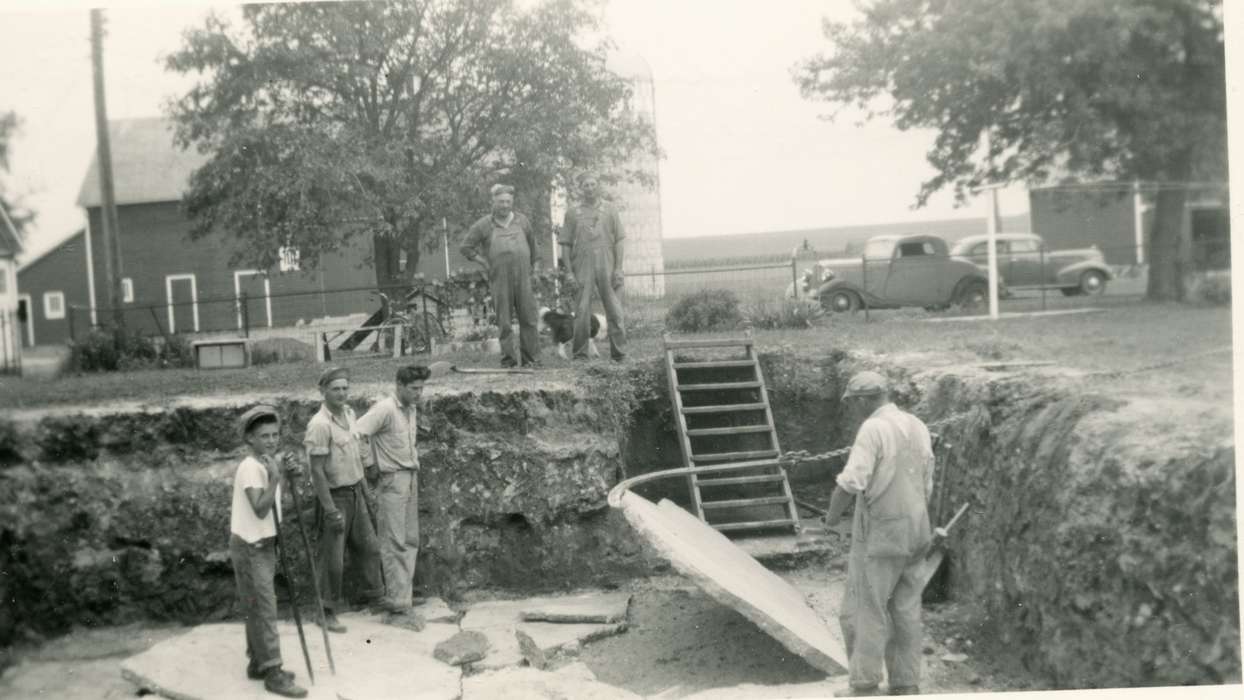 construction crew, Labor and Occupations, history of Iowa, Iowa, Iowa History, construction, Barns, Walker, Erik, Cedar Falls, IA, Farms