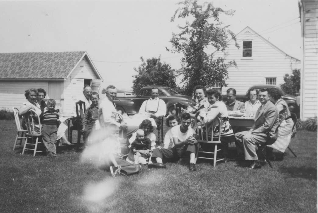 Cedar Rapids, IA, Leisure, Vaughn, Cindy, reunion, table, lawn, family, chair, Outdoor Recreation, Food and Meals, party, Iowa History, gathering, Iowa, history of Iowa, Portraits - Group, car
