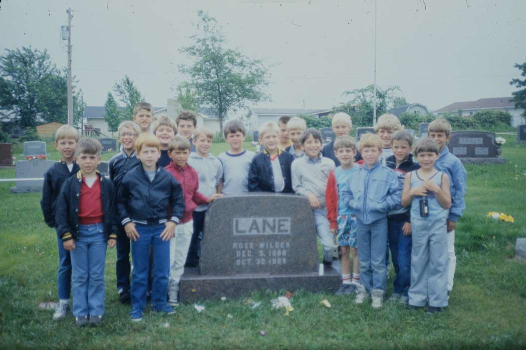school trip, Children, tombstone, history, Iowa, Coon Rapids Enterprise, second grade missouri trip, Portraits - Group, Schools and Education, cemetery, Photos, Wright, ia, United States, missouri trip, Mansfield, MO, historic, Cemeteries and Funerals