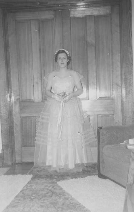 Burlington, IA, Iowa History, history of Iowa, Busse, Victor, Weddings, bride, Portraits - Individual, Iowa