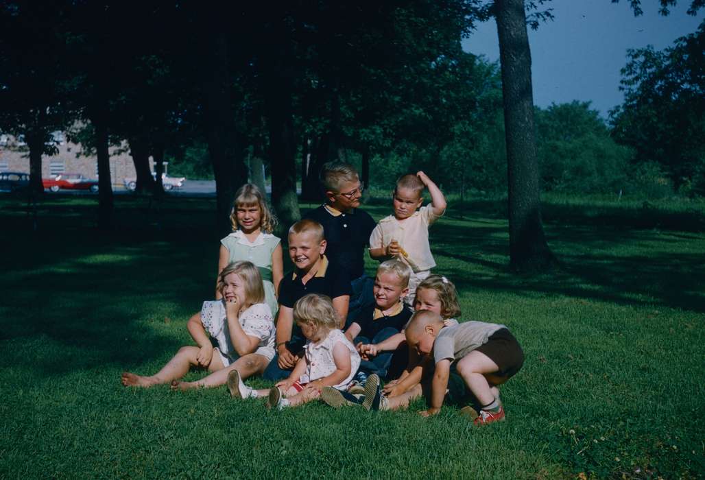 Iowa, trees, Portraits - Group, siblings, baby, IA, Harken, Nichole, family, history of Iowa, Iowa History, park, Children