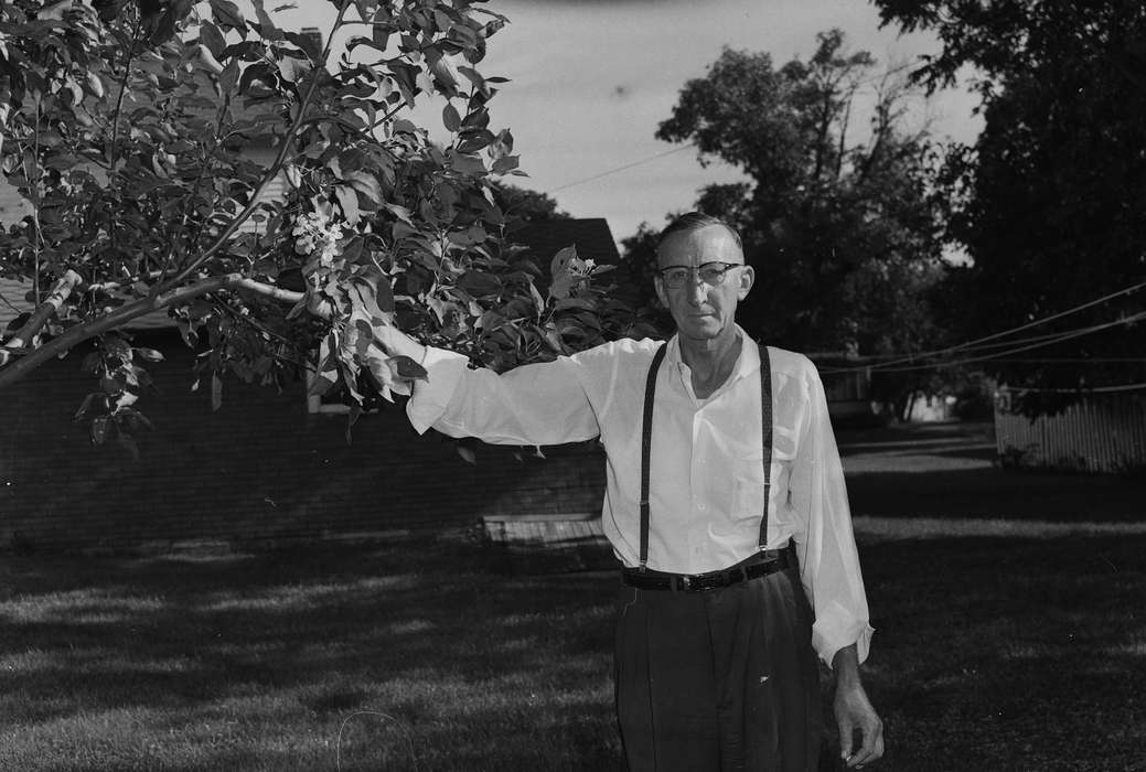Portraits - Individual, old man, United States, history, ia, glasses, Photos, Leisure, suspenders, Coon Rapids Enterprise, historic, button up, Iowa, IA, Cities and Towns, Coon Rapids, tree