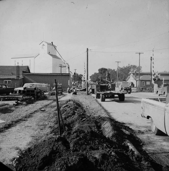 dirt, Iowa, IA, United States, Cities and Towns, Photos, historic, Motorized Vehicles, Coon Rapids, construction, history, Main Streets & Town Squares, ia, Coon Rapids Enterprise, road