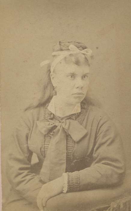 carte de visite, Portraits - Individual, woman, Iowa, hair bow, Iowa History, Iowa City, IA, history of Iowa, ribbon, Olsson, Ann and Jons