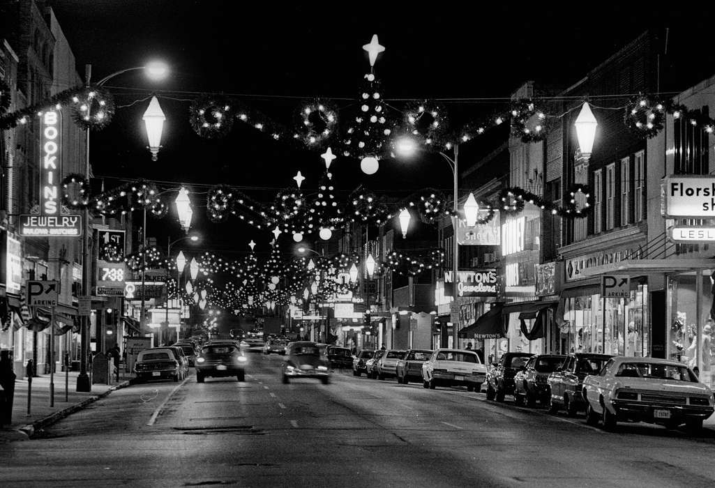 Main Streets & Town Squares, Lemberger, LeAnn, vw, beetle, sign, car, Iowa, Iowa History, christmas, Motorized Vehicles, history of Iowa, volkswagon, Ottumwa, IA, storefront, Cities and Towns, Winter, Holidays, bug, Businesses and Factories, christmas tree, christmas decorations
