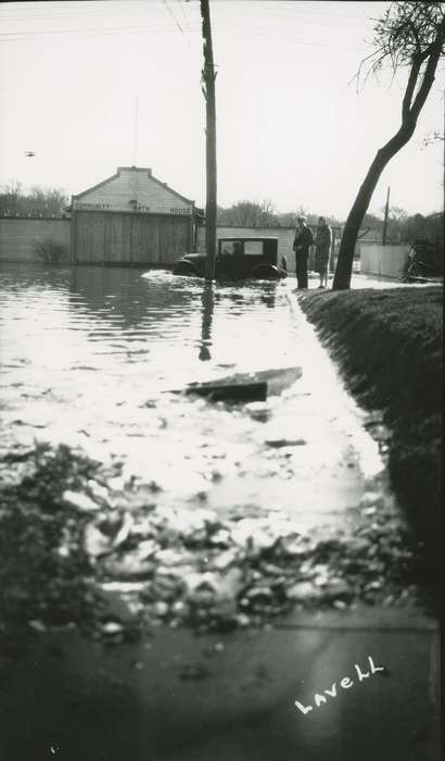 tree, Floods, Waverly Public Library, Lakes, Rivers, and Streams, bath house, Iowa History, car, Waverly, IA, Iowa, history of Iowa, community bath house, Motorized Vehicles, Businesses and Factories