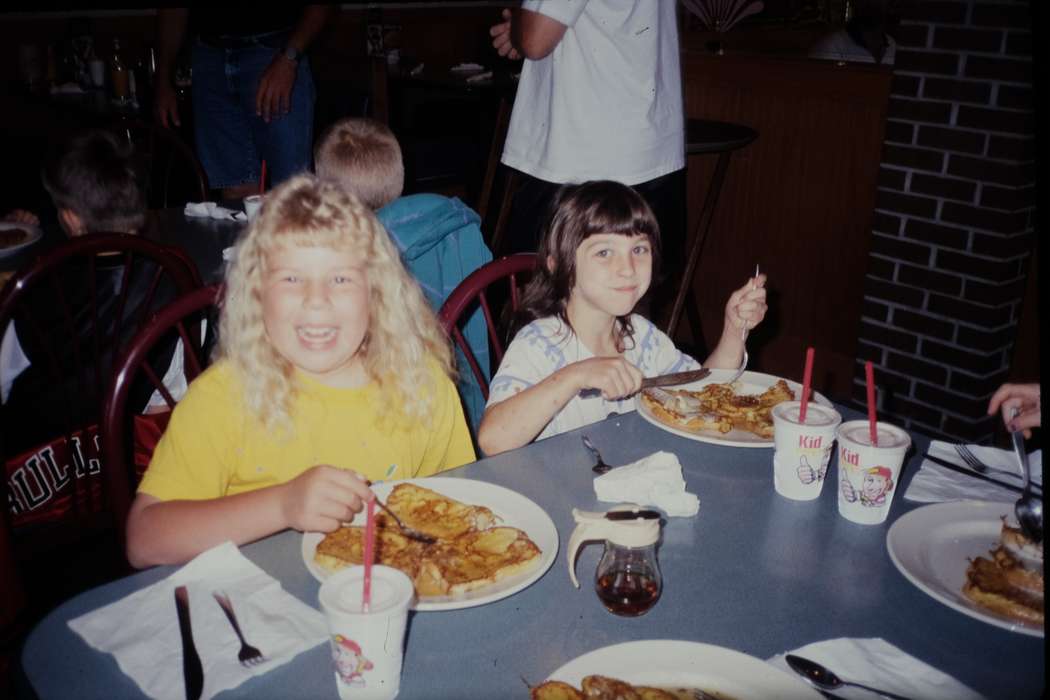 second grade missouri trip, school trip, Portraits - Group, field trip, Food and Meals, Schools and Education, missouri trip, student, maple syrup, Photos, historic, history, Businesses and Factories, Children, ia, United States, MO, Iowa, Coon Rapids Enterprise, mcdonald's, restaurant, french toast, napkin