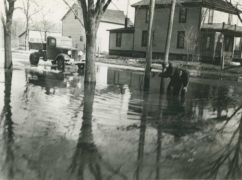 Waverly, IA, Iowa, barren tree, Waverly Public Library, winter, Floods, Motorized Vehicles, Homes, truck, correct date needed, Iowa History, history of Iowa, Cities and Towns, street flooded, Labor and Occupations