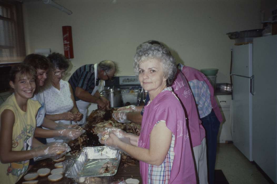 Western Home Communities, glasses, pork, pans, gloves, Iowa History, pot, Portraits - Group, Food and Meals, Labor and Occupations, Iowa, bun, history of Iowa, smile, Businesses and Factories