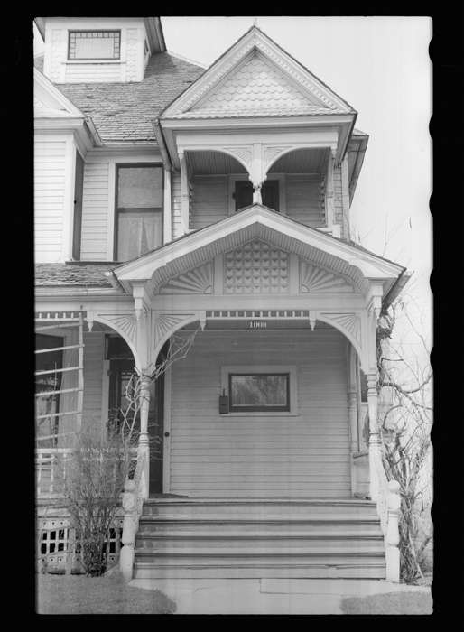 Homes, Iowa History, moulding, Iowa, victorian, history of Iowa, roof, Library of Congress, paneling, house, porch, Cities and Towns