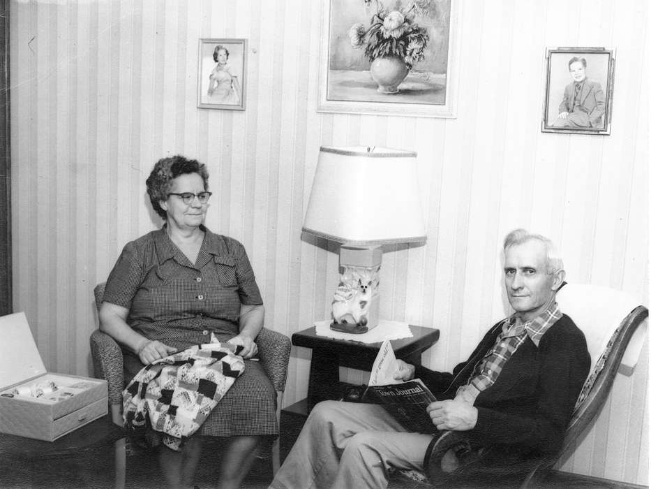 living room, Homes, quilt, Travel, lamp, Iowa History, Portraits - Group, Iowa, Curtis, Leonard, Wichita, KS, magazine, Families, history of Iowa