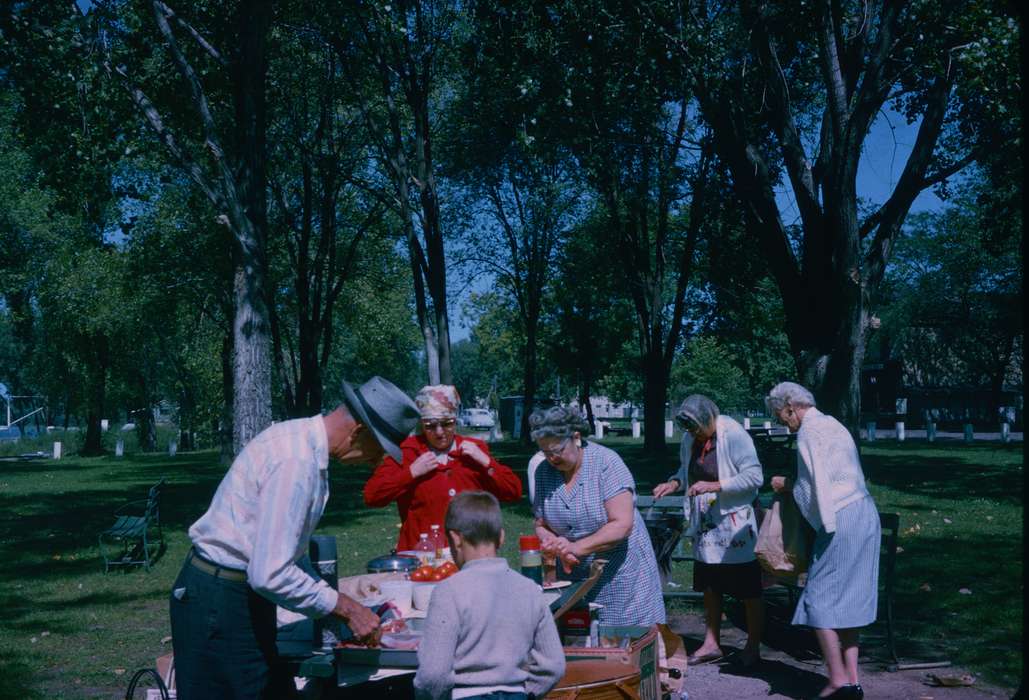 Leisure, Food and Meals, Harken, Nichole, history of Iowa, picnic, Iowa, Iowa History