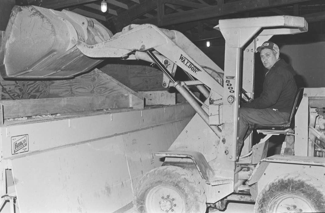 Businesses and Factories, Coon Rapids Enterprise, Coon Rapids, Iowa, historic, United States, ia, Farming Equipment, bulldozer, history, Photos, IA
