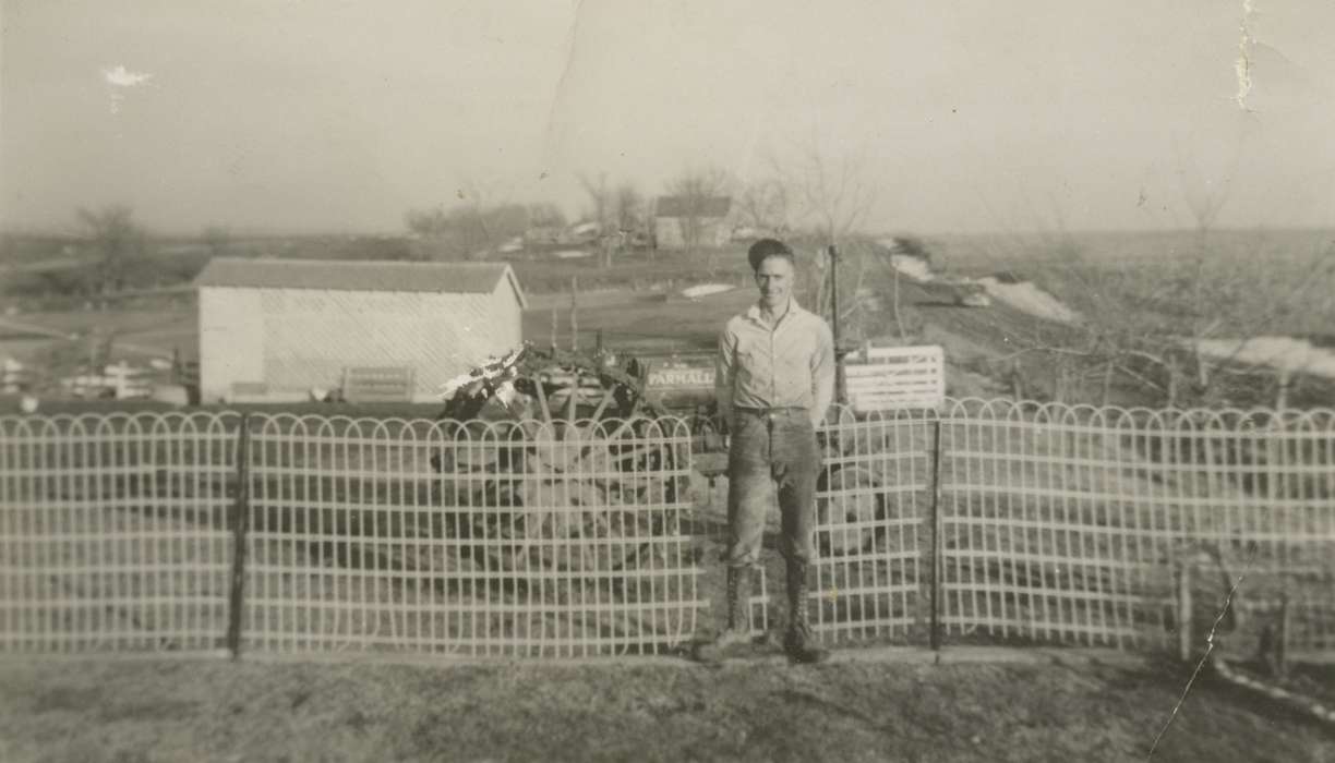 Tracy, IA, Farming Equipment, Holland, John, Portraits - Individual, Iowa, Iowa History, fence, history of Iowa, Farms
