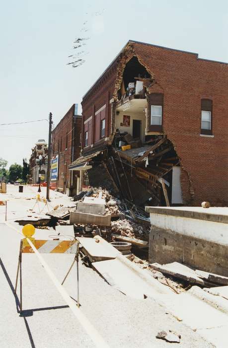 collapse, concrete, Wrecks, brick, Iowa History, history of Iowa, Waverly Public Library, Homes, Waverly, IA, Cities and Towns, Iowa, Floods, Businesses and Factories