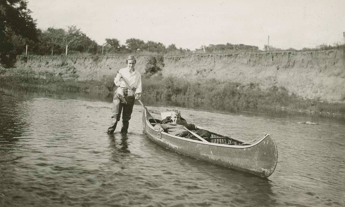 Lakes, Rivers, and Streams, Outdoor Recreation, history of Iowa, McMurray, Doug, Webster City, IA, Portraits - Group, Iowa, Iowa History, river, boat, canoe