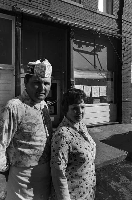 Lemberger, LeAnn, Labor and Occupations, storefront, hat, Cities and Towns, history of Iowa, Iowa, Iowa History, Portraits - Group, Businesses and Factories, Cincinnati, IA