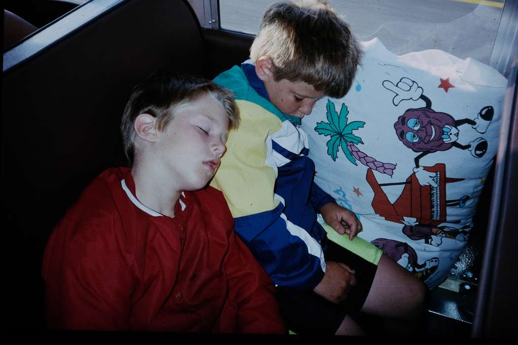 ia, second grade missouri trip, Schools and Education, Iowa, history, Motorized Vehicles, Photos, Coon Rapids Enterprise, Children, missouri trip, historic, United States, MO, school trip