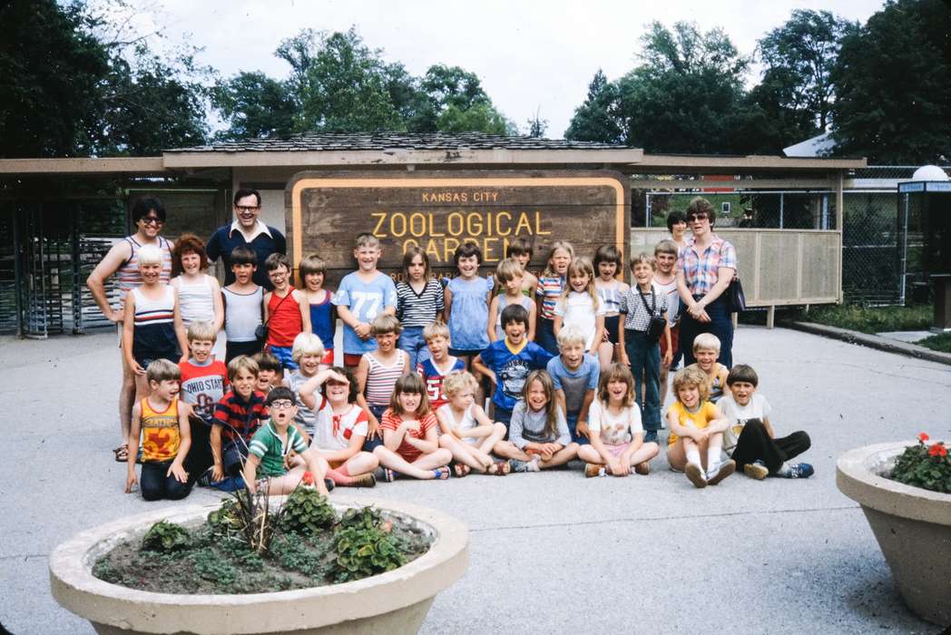 Portraits - Group, Kansas City, Iowa, zoo, MO, Coon Rapids Enterprise, school trip, missouri trip, history, historic, ia, Schools and Education, United States, Children, Photos