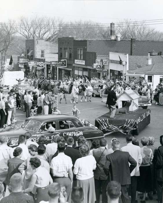 parade, crowd, Iowa History, car, Schools and Education, college hill, UNI Special Collections & University Archives, Entertainment, Iowa, iowa state teachers college, Fairs and Festivals, Cedar Falls, IA, uni, history of Iowa, university of northern iowa