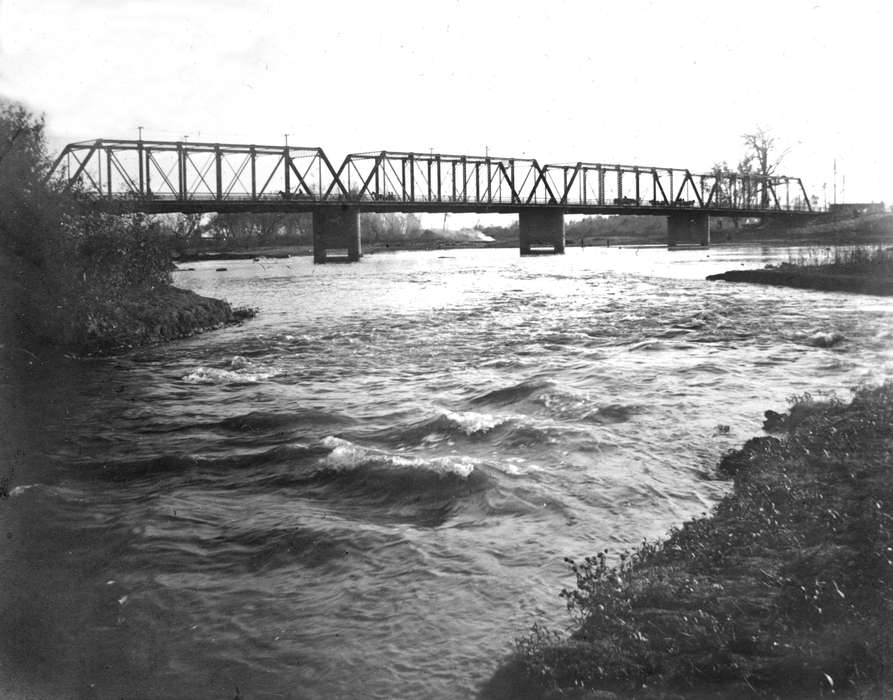 Lemberger, LeAnn, Landscapes, Ottumwa, IA, Iowa, Iowa History, bridge, water, history of Iowa, wave, Lakes, Rivers, and Streams, river