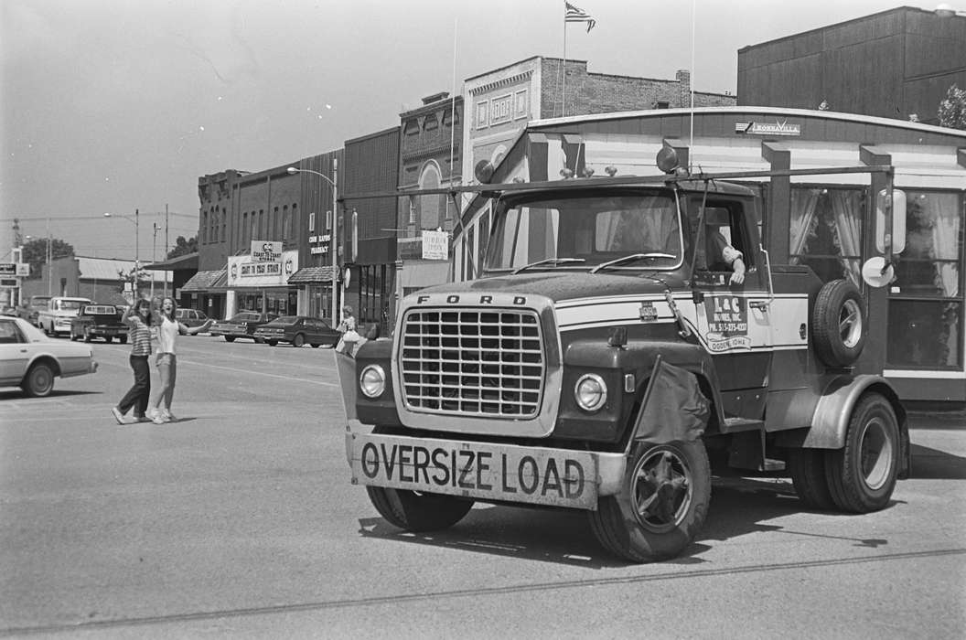 mobile home, Cities and Towns, Coon Rapids Enterprise, Coon Rapids, truck, Iowa, historic, Motorized Vehicles, United States, ia, Children, Main Streets & Town Squares, history, Photos, IA