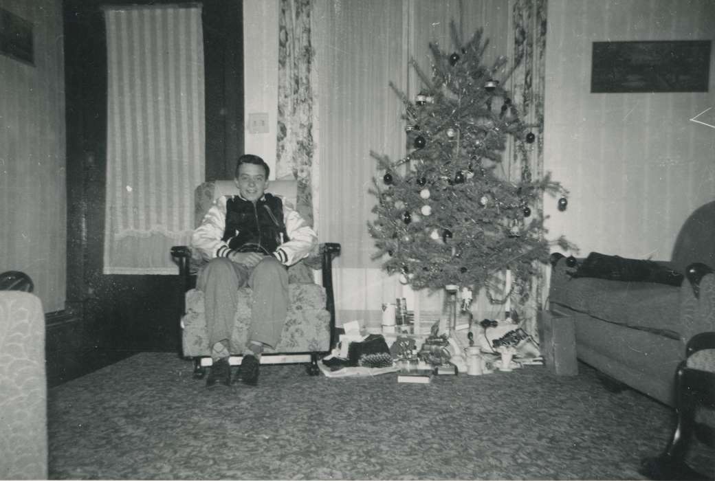 Holidays, living room, Kral, Ty, ia, christmas tree, boy, Iowa, history, Portraits - Individual, Homes, Photos, christmas, Children, historic, United States, gift
