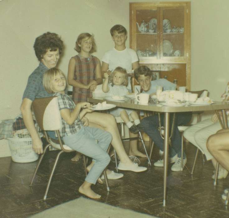 Homes, kitchen, Iowa History, Families, Maddy, Jodi, Iowa, birthday, Agency, IA, history of Iowa, Children