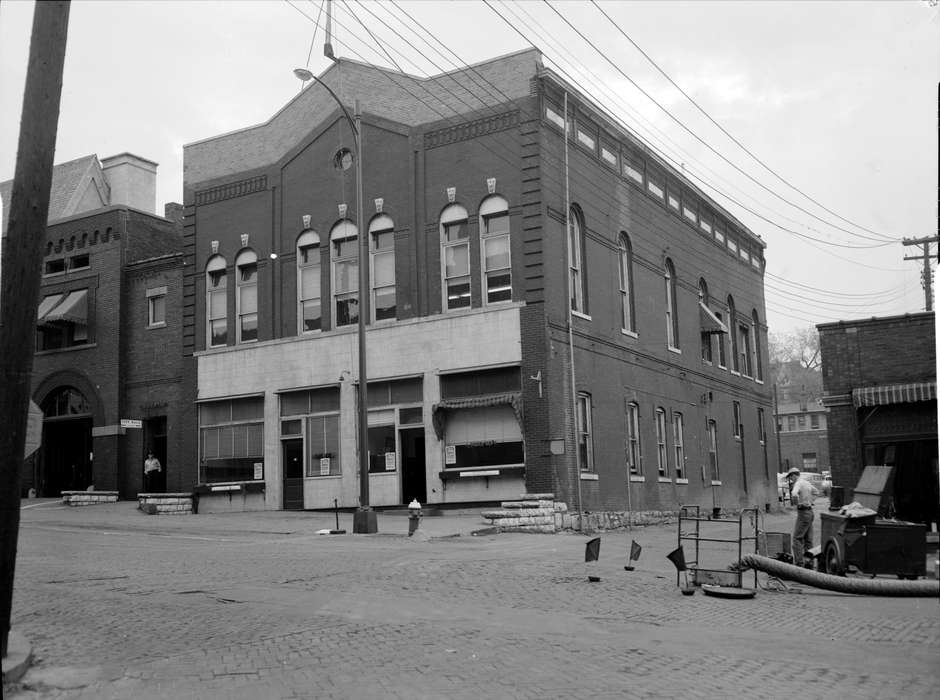 Ottumwa, IA, city hall, history of Iowa, Lemberger, LeAnn, Cities and Towns, Iowa, Iowa History