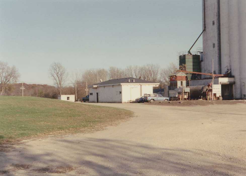 grain elevator, Motorized Vehicles, pickup truck, Iowa History, Waverly Public Library, Iowa, Businesses and Factories, history of Iowa
